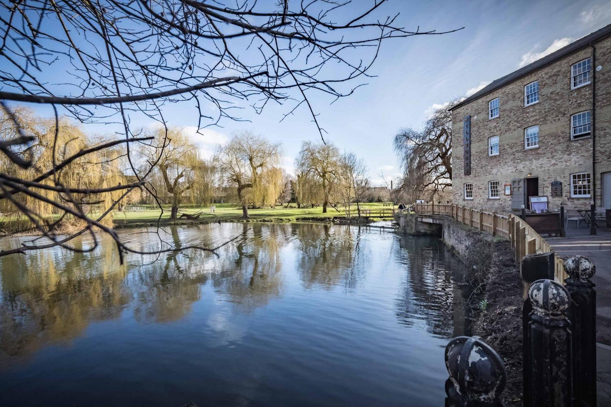 Superb River Views & Parking Apartamento